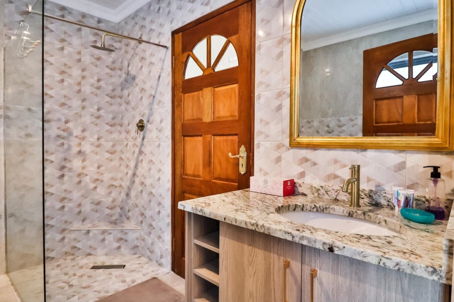 4 Bedroom Property for Sale in De Kelders Western Cape